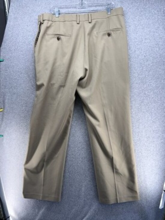 Hagger Mens Khakis Size 36x30 Classic Fit Beige Buttons Belt Loops Vietnam - Picture 8 of 11